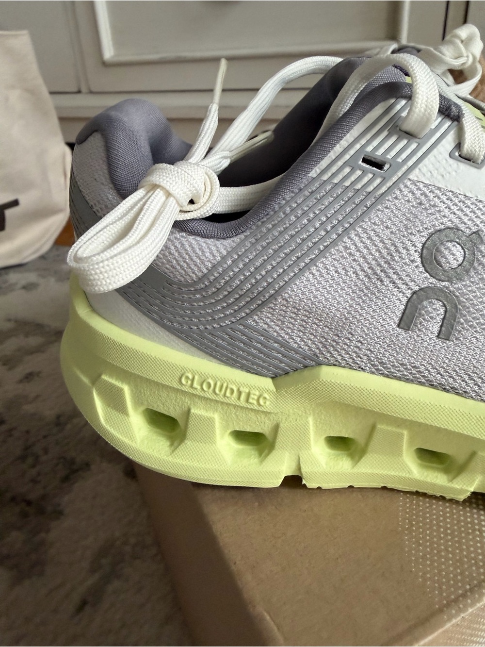 On Running Cloud Go Running Shoes in Light Gray and Lime 7 NEW - Picture 5 of 8
